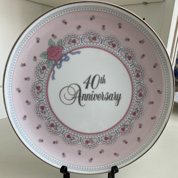 DECORATIVE VTG 40th ANNIVERSARY CELEBRATION PLATE IN PINK ROSES AND SILVER TRIM - Picture 5 of 7